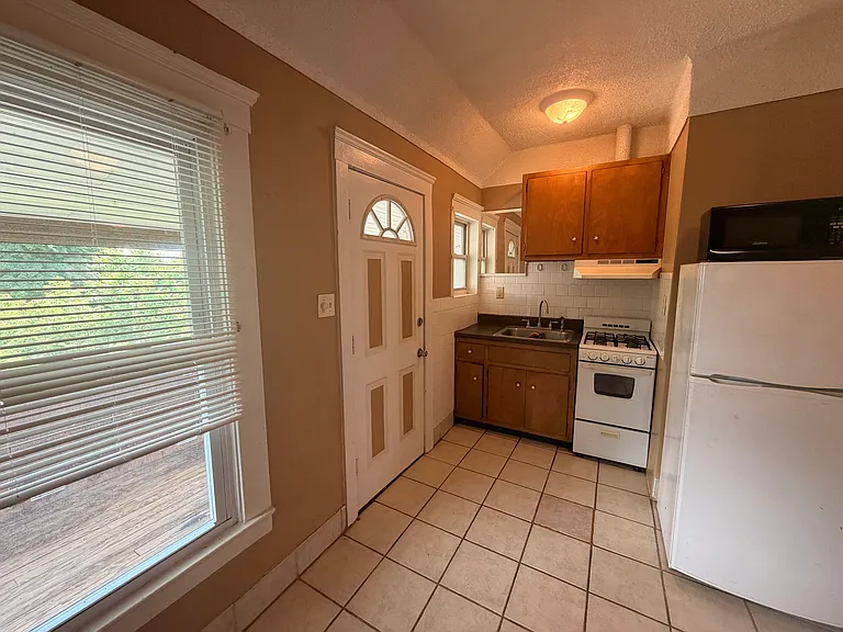 212 Craton St #3 — Photo 3