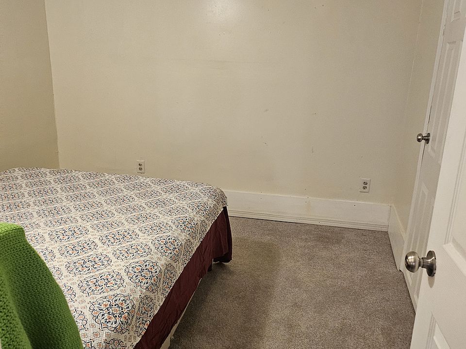 2nd image of 2759 Queen Ave N #1