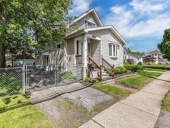 2nd image of 222 Helen St
