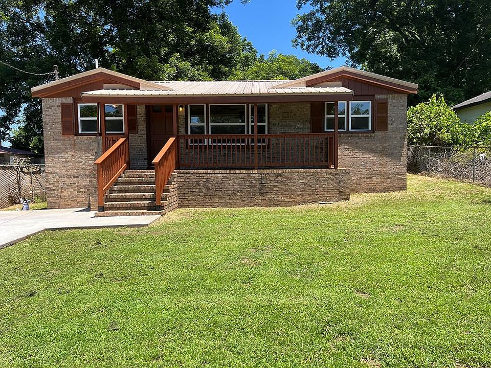 1st image of 300 Hunt Cir