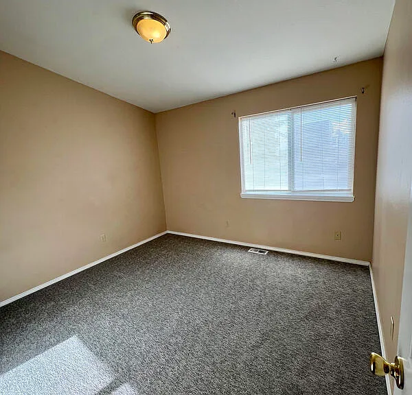 904 Charlo St — Photo 12