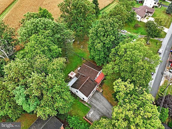 4th image of 15701 Magnolia Dr