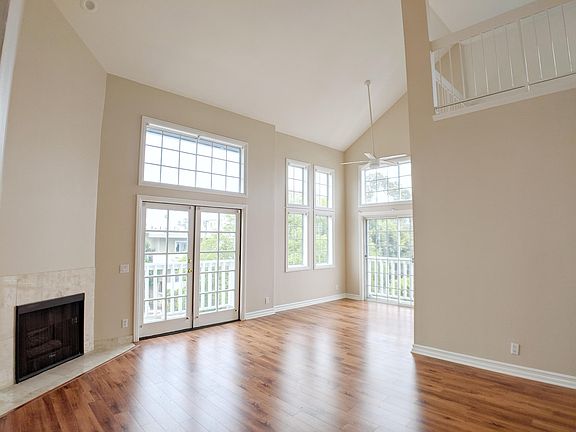 3rd image of 1315 S Carmelina Ave APT 201