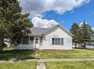 734 E Illinois St, Freeport, IL 61032