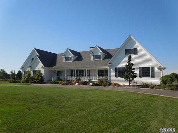 2nd image of 143 Pier Ave