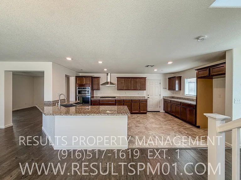 4329 Gentry Way — Photo 16