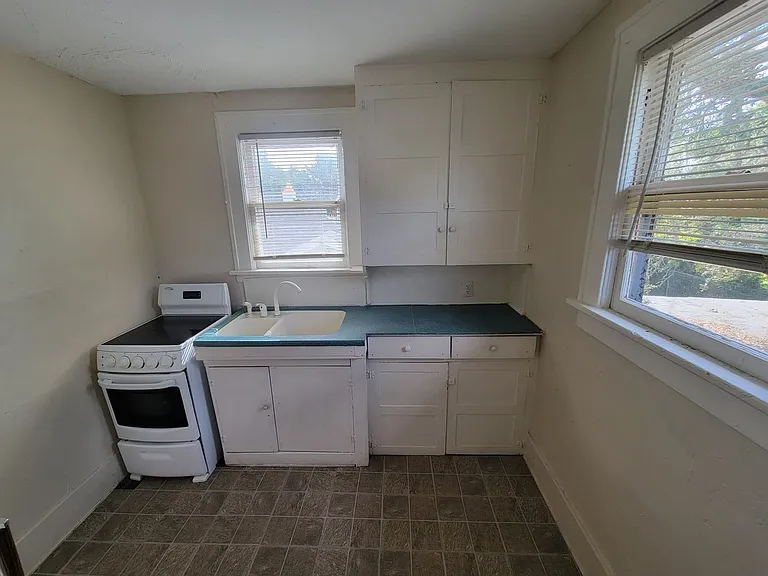 212 S Oleander Ave — Photo 6