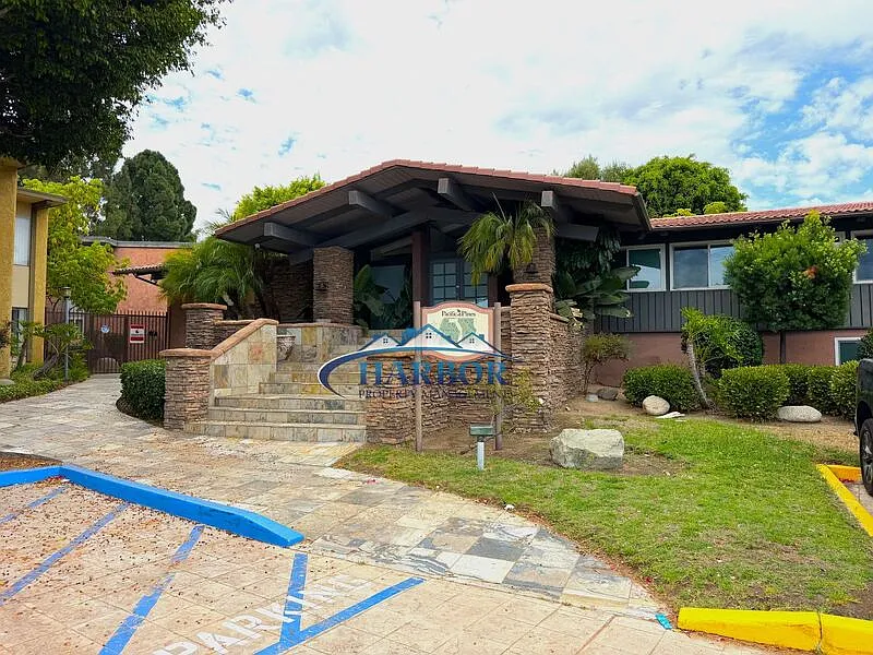 3 bed, 2.0 bath, 1066 sqft, $3,095 — Photo 1