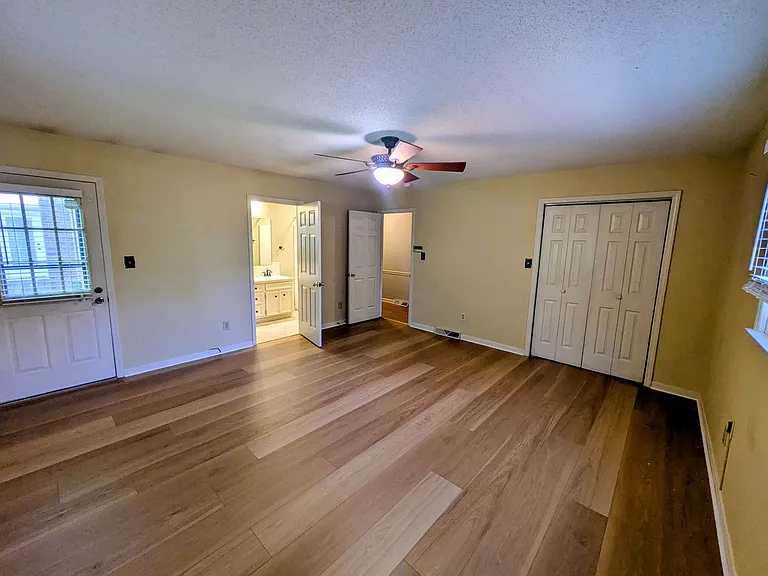 6913 Crandall Ct — Photo 8
