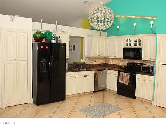 2nd image of 375 Desoto Blvd S