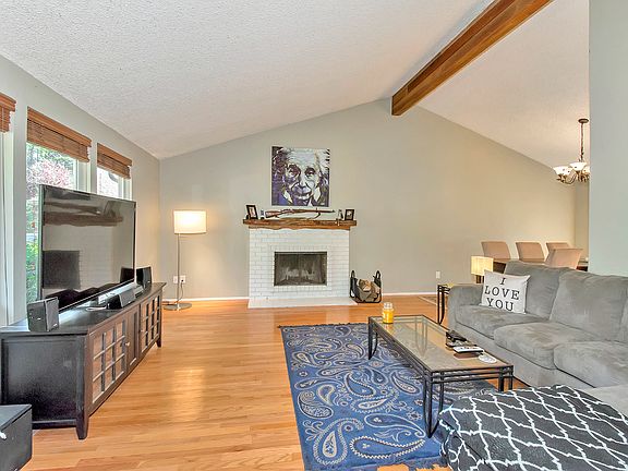 3rd image of 3714 SE Buckingham Dr