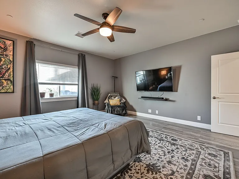 1129 Via Flore Way — Photo 22