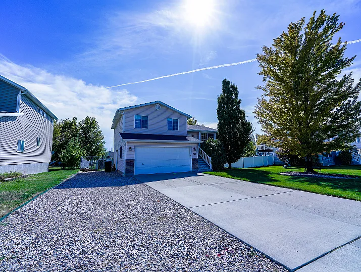4 bed, 1643 sqft, $2,220 — Photo 3