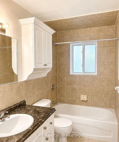 208 Centre St S #201 — Photo 11