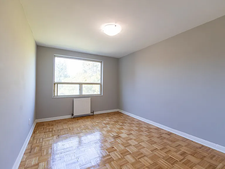 9 Bergamot Ave — Photo 2