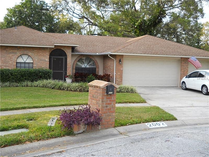 2nd image of 2002 Oak Isle Ct