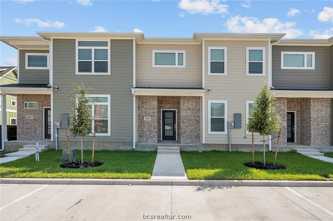 3 bed, 3.5 bath, 1854 sqft, $2,400 — Photo 2