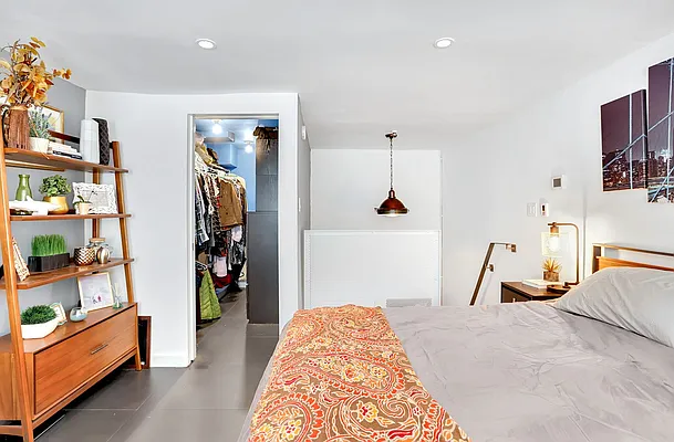 Sold by Redfin Real Estate | media 11