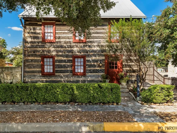 104 E Austin St #B, Fredericksburg, TX 78624