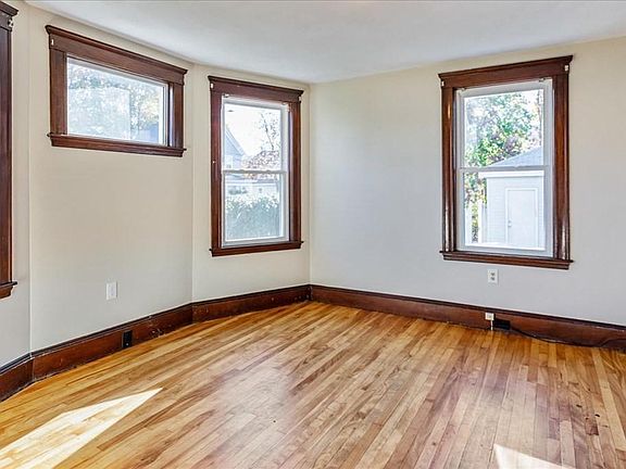 5th image of 44 E Park Ave