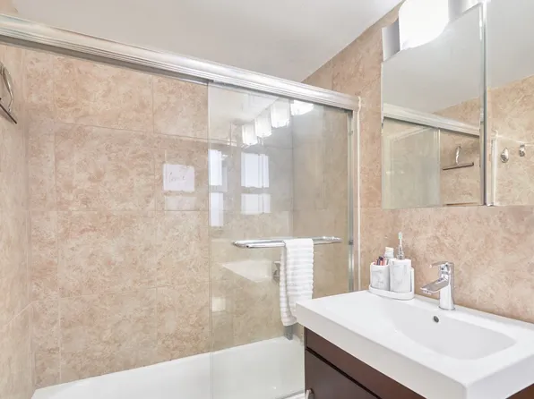 220 East 57th Street image 15 of 18