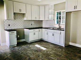 2nd image of 1218 W 84th St #B