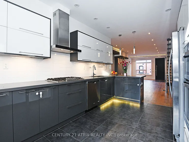 10 Palmerston Ave — Photo 15