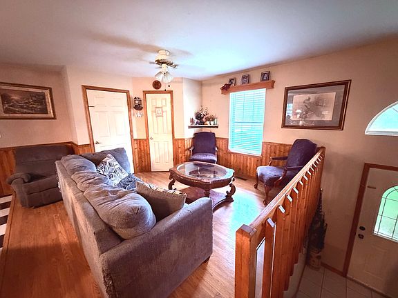 3rd image of 658 Deerfield Rd