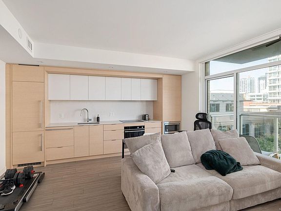 5th image of 848 Yates St #504