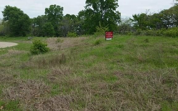 3rd image of 1110 Hidden Oaks Dr