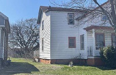 4th image of 901 Manhattan St