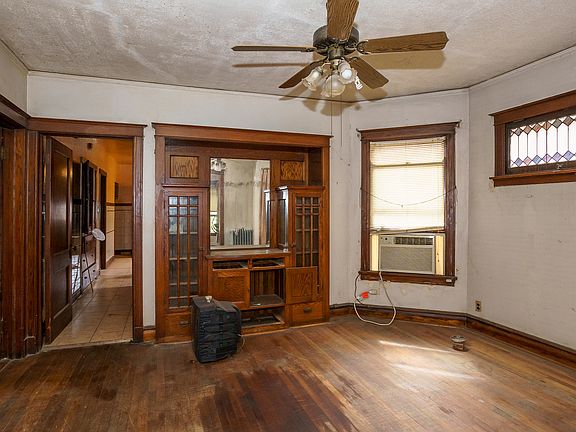 5th image of 1035 N Menard Ave