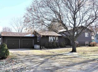 110 Sunshine Dr, Rio, IL 61472