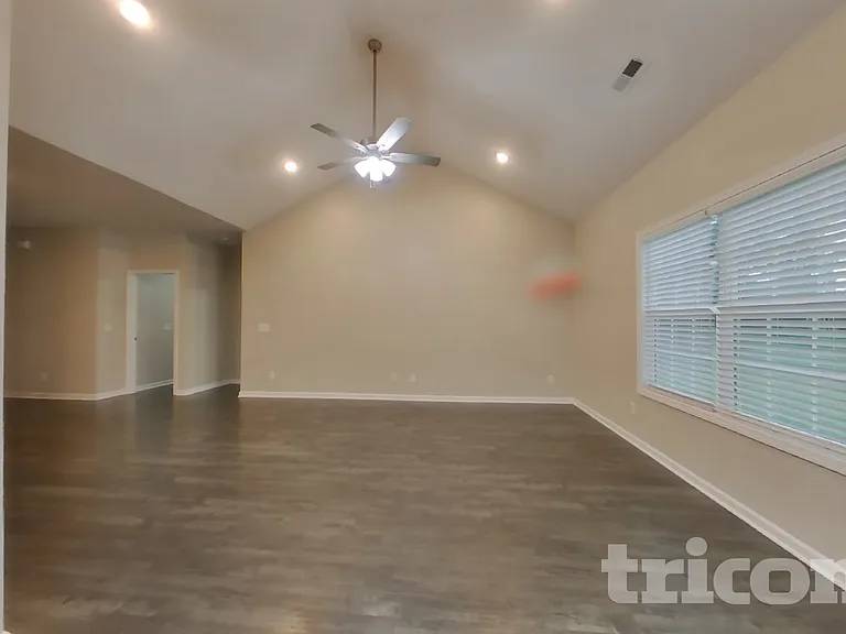 741 Mitscher Dr — Photo 2