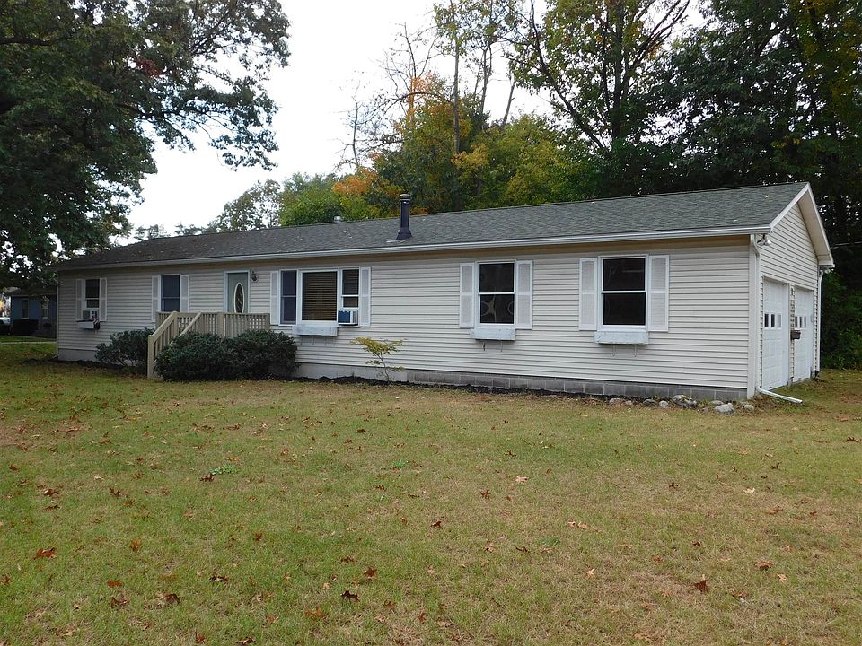 1st image of 72 Gates Ave