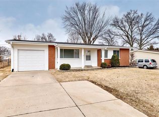 1157 Country Club Rd, Saint Charles, MO 63303