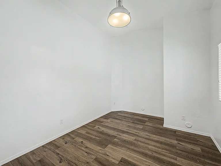 6918 S 46th Ln — Photo 24