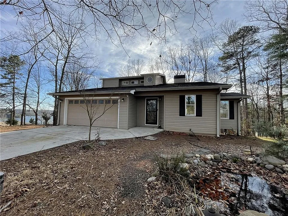 3492 Point View Cir