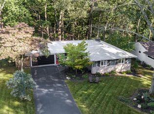 88 Burrows Hills Dr, Rochester, NY 14625