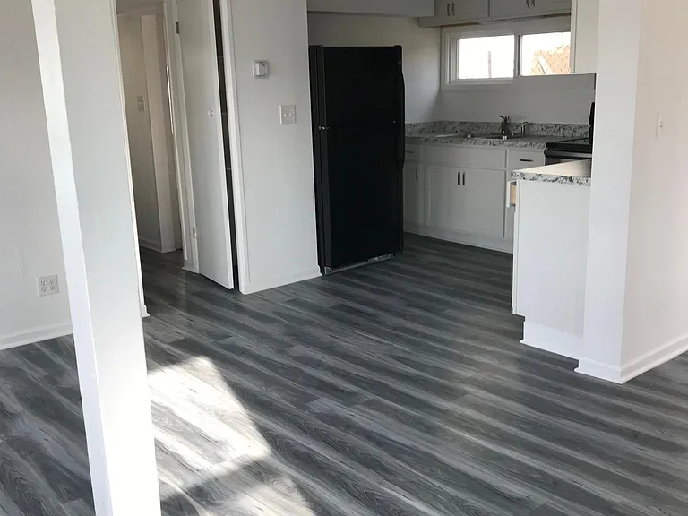 75 Lawrence Ave #A — Photo 5