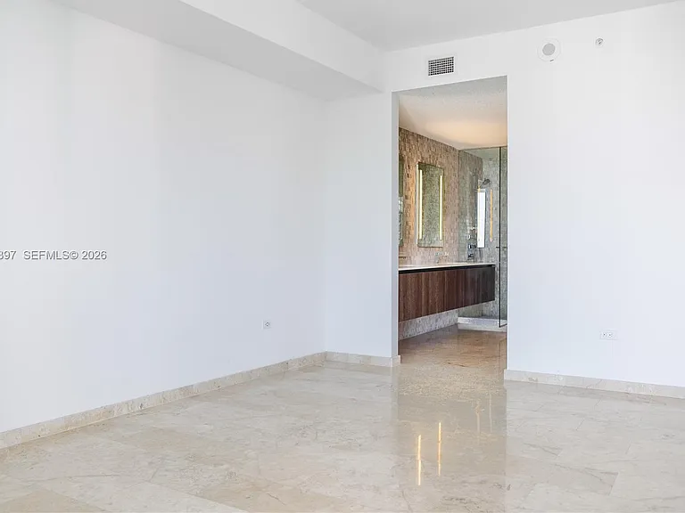 68 SE 6th St #3908 — Photo 14
