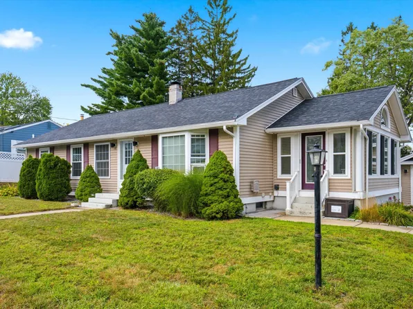 12 Pine Hill Avenue, Goffstown, NH 03045