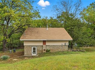 5417 NW Hillside Dr, Kansas City, MO 64151