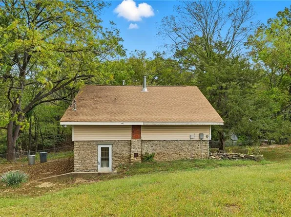 5417 NW Hillside Dr, Kansas City, MO 64151