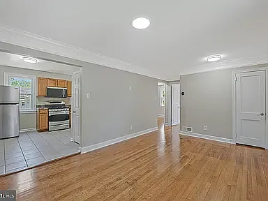 5 bed, 2800 sqft, $3,400 — Photo 2