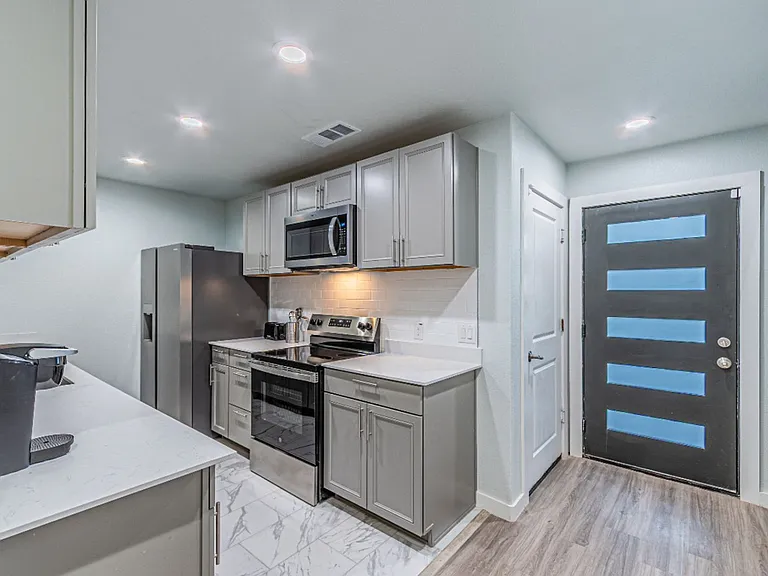 3513 Cleveland St — Photo 3