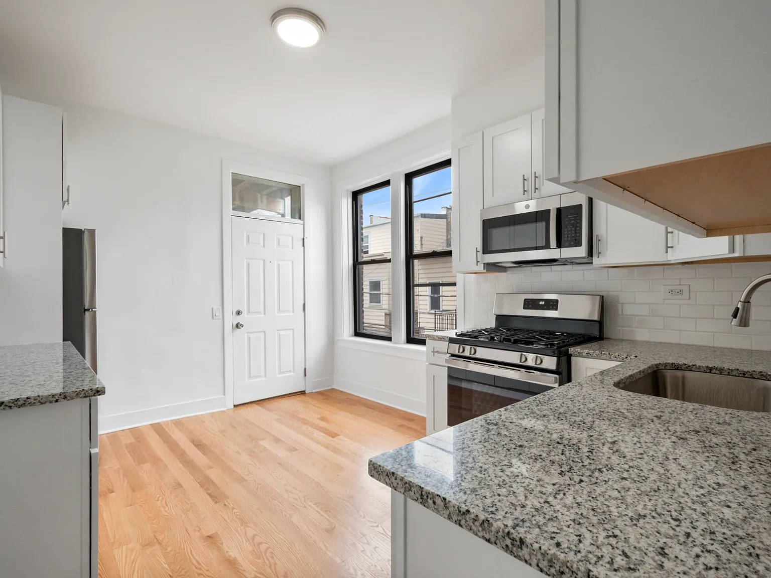 3 bed, $2,100 — Photo 2