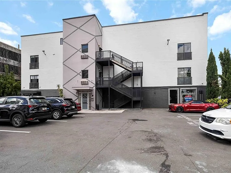 62 W Colonial Dr #301 — Photo 32