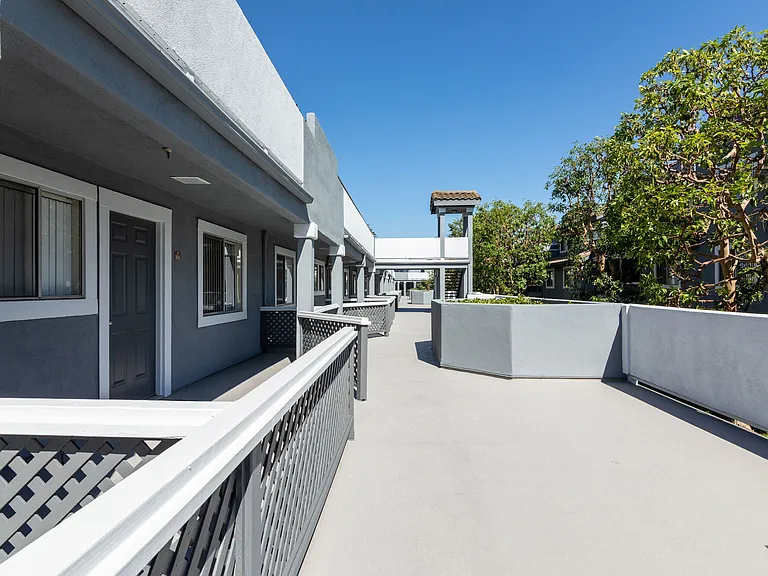 Emerald Ridge Apartments — Photo 11