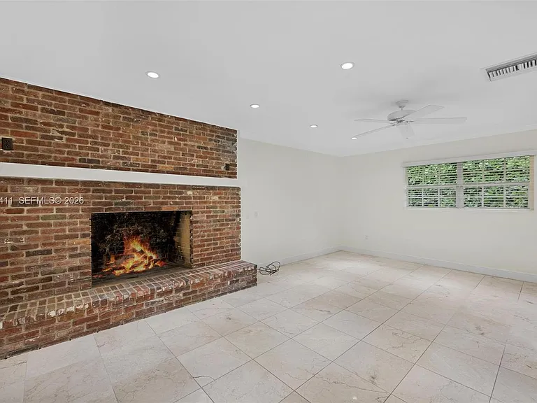 1246 Algardi Ave — Photo 10